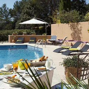 https://la-cle-des-champs-roussillon-84220.fr-provencehotel.com