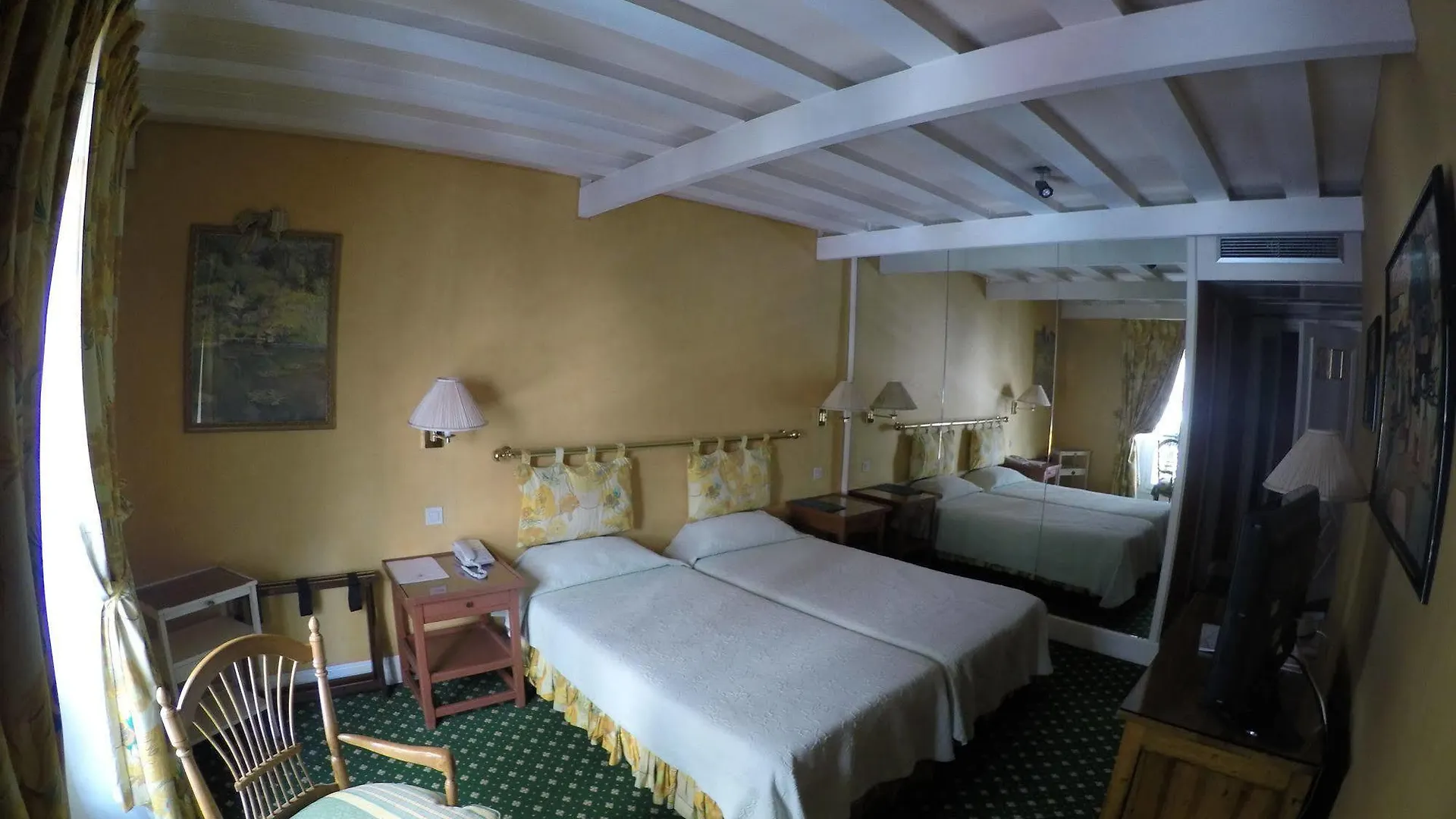 ****  Hotel Le Relais Médicis París Francia